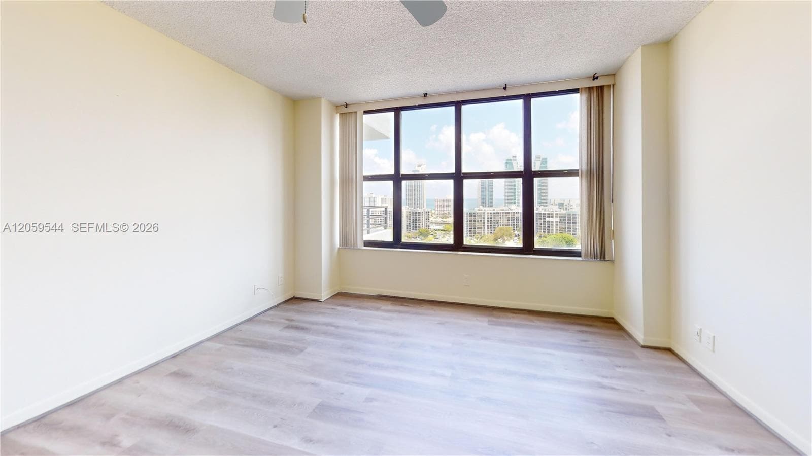 2500 Parkview Dr 1804 photo 21