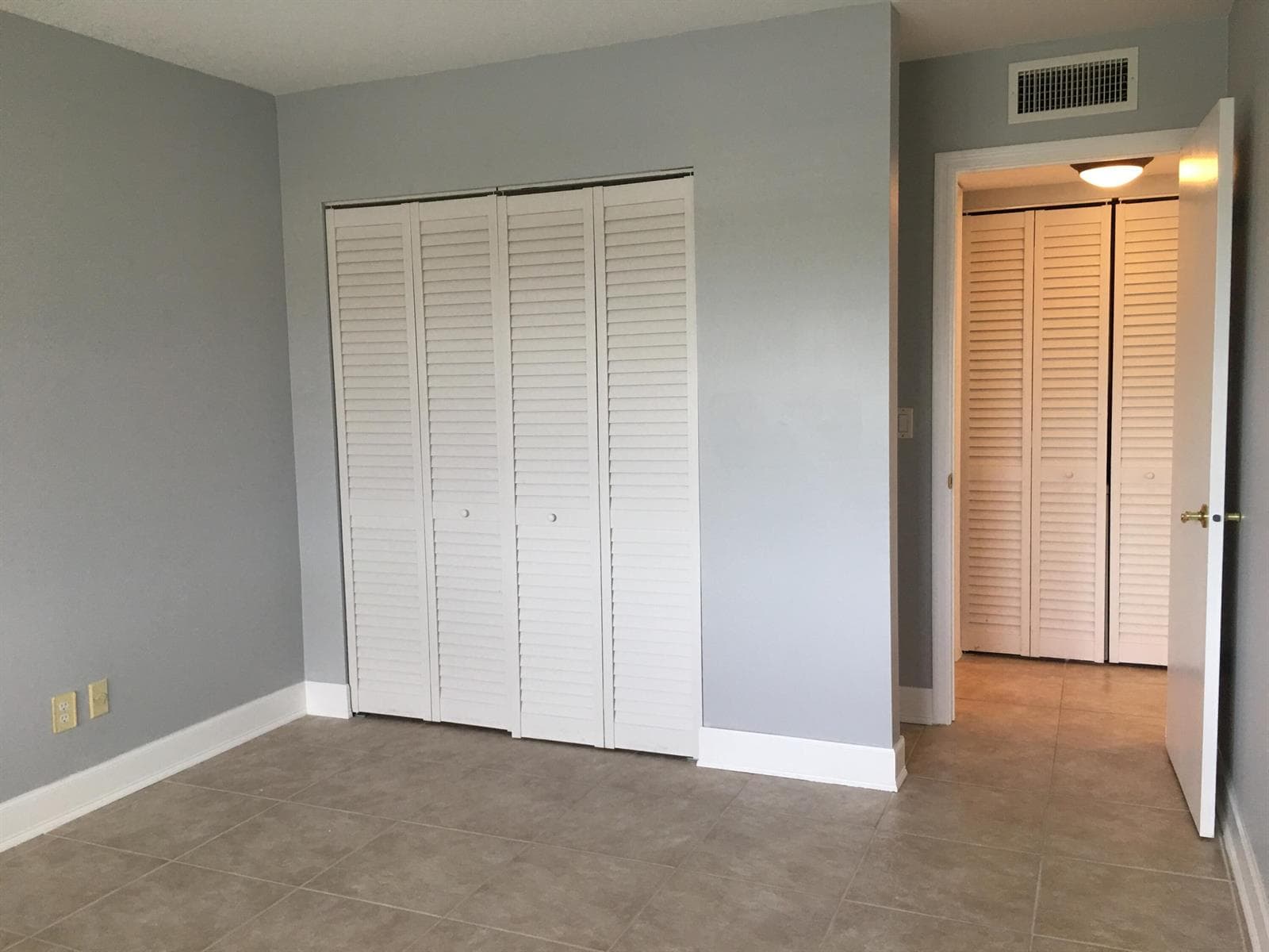 309 LAKE Circle 202 photo 10