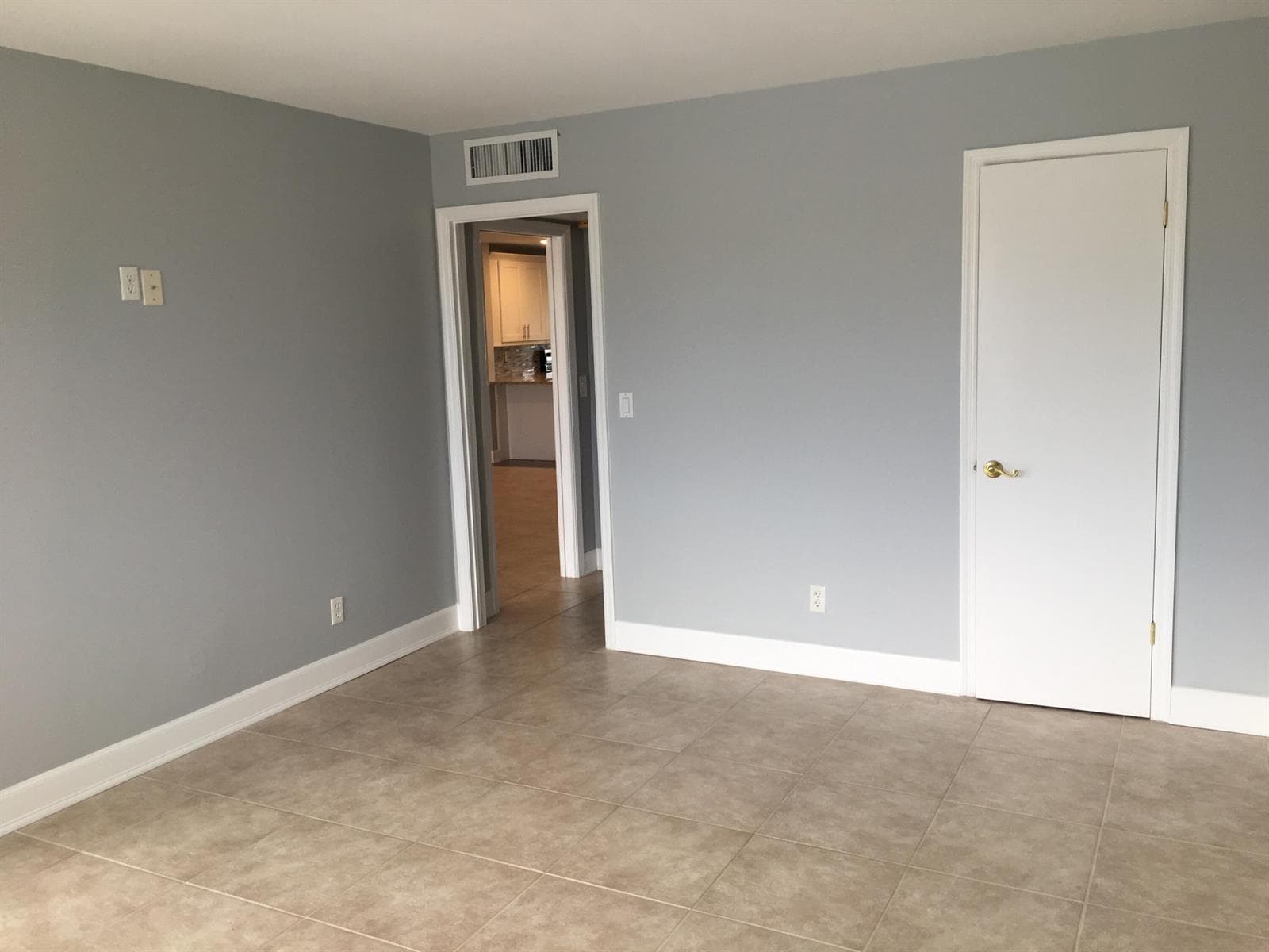 309 LAKE Circle 202 photo 15