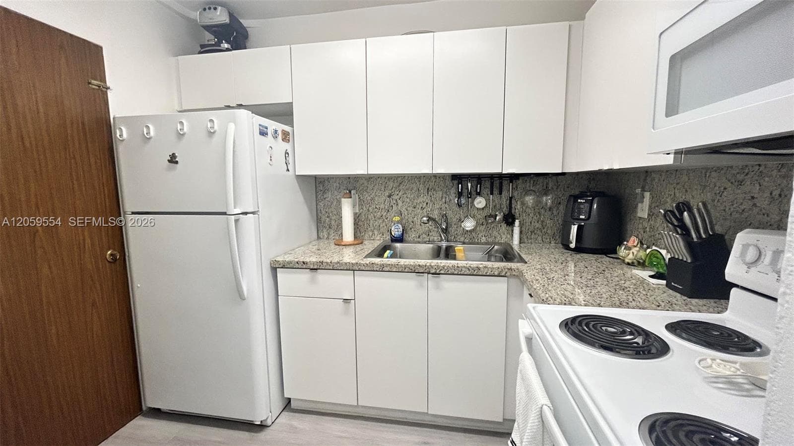 2899 Collins Ave 450 photo 2