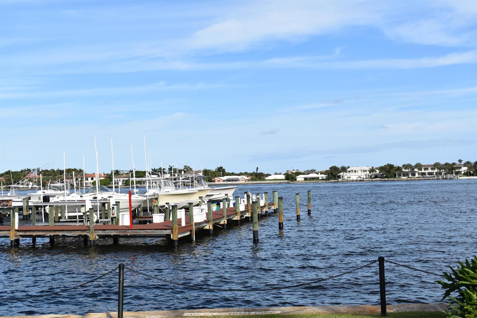 160 YACHT CLUB Way 210 photo 12