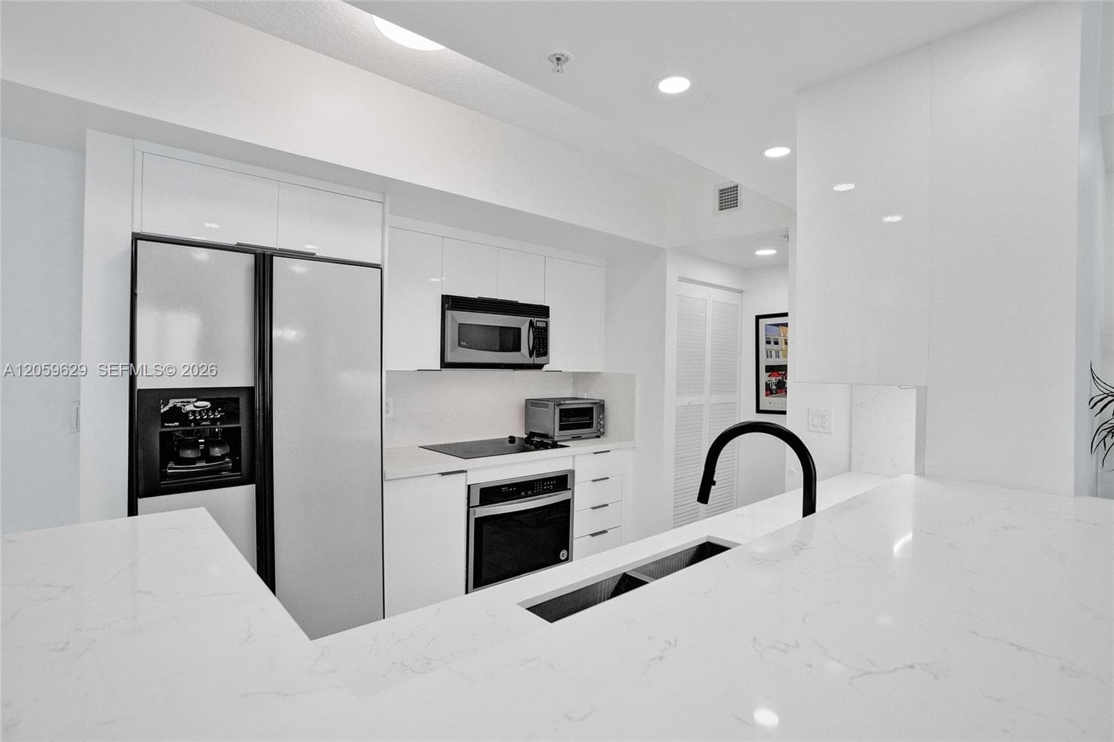 335 S Biscayne Blvd 3807 photo 2