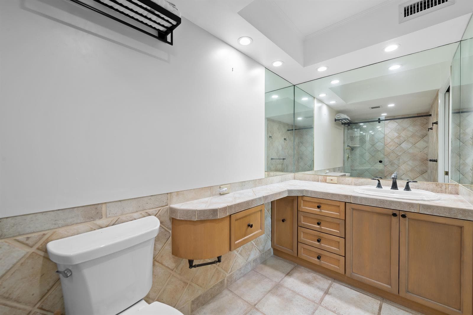 1201 RIVER REACH Drive 202 photo 16