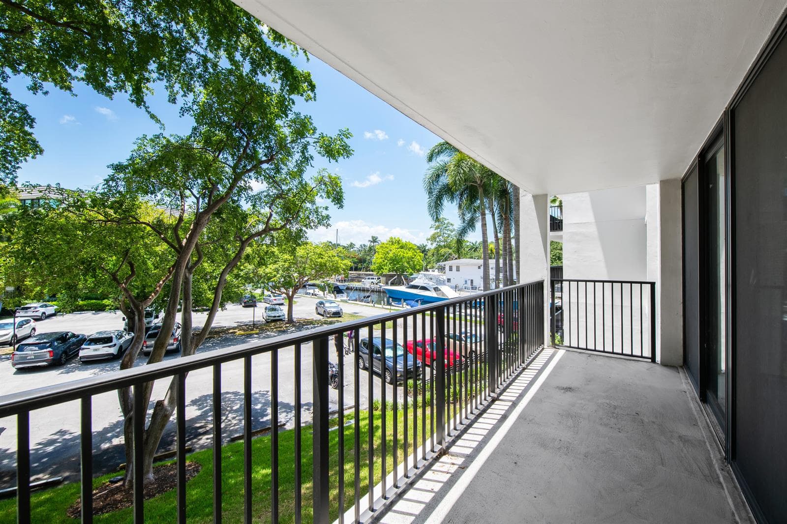 1201 RIVER REACH Drive 202 photo 4
