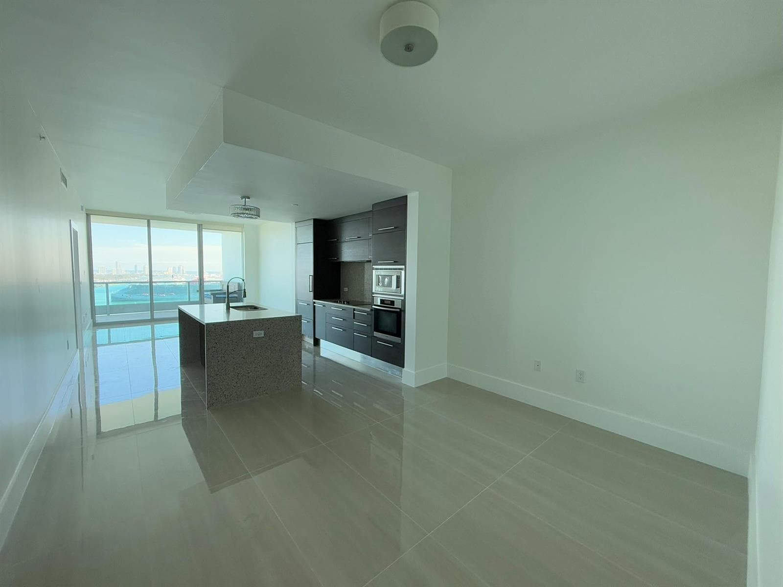 900 Biscayne Boulevard 2807 photo 3
