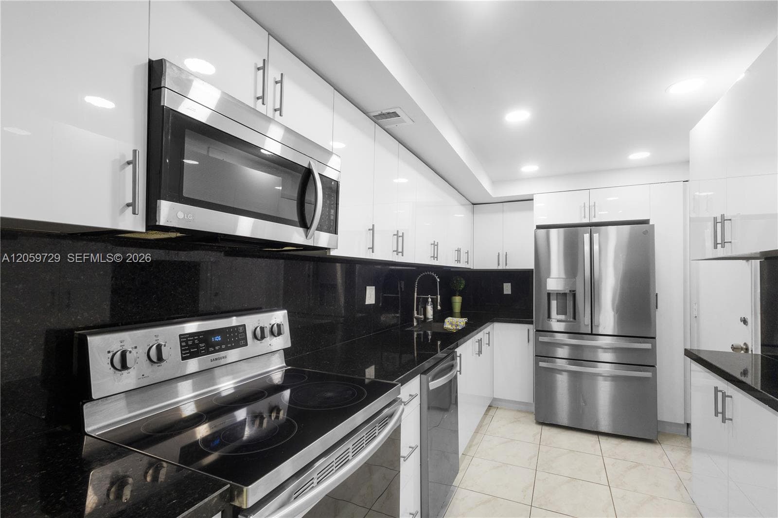 1849 S Ocean Dr 407 photo 3