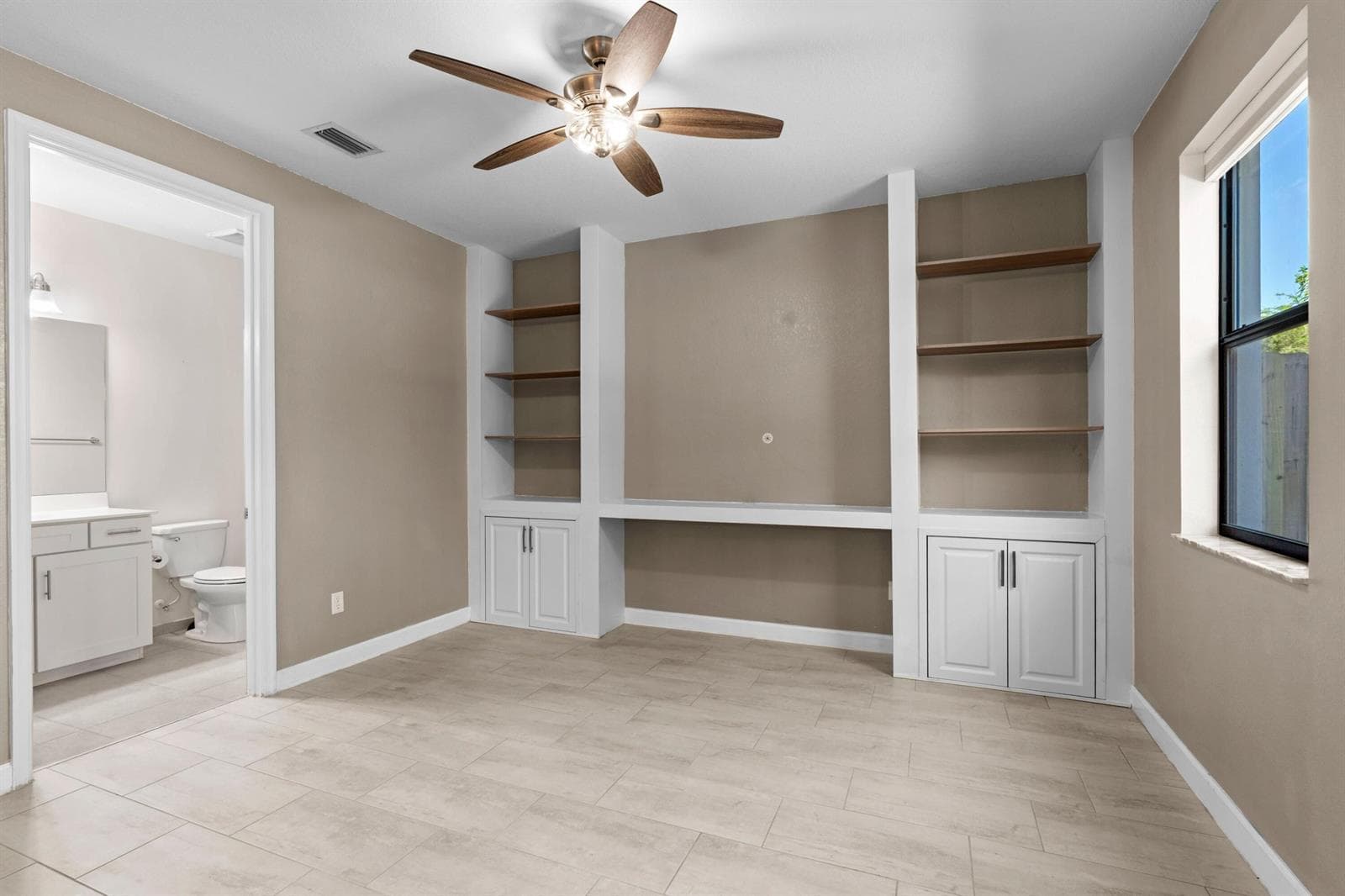 13044 Anthorne Lane photo 6