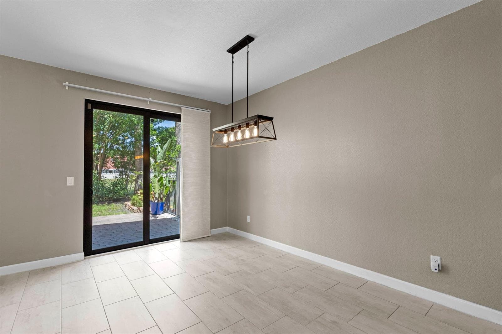 13044 Anthorne Lane photo 4