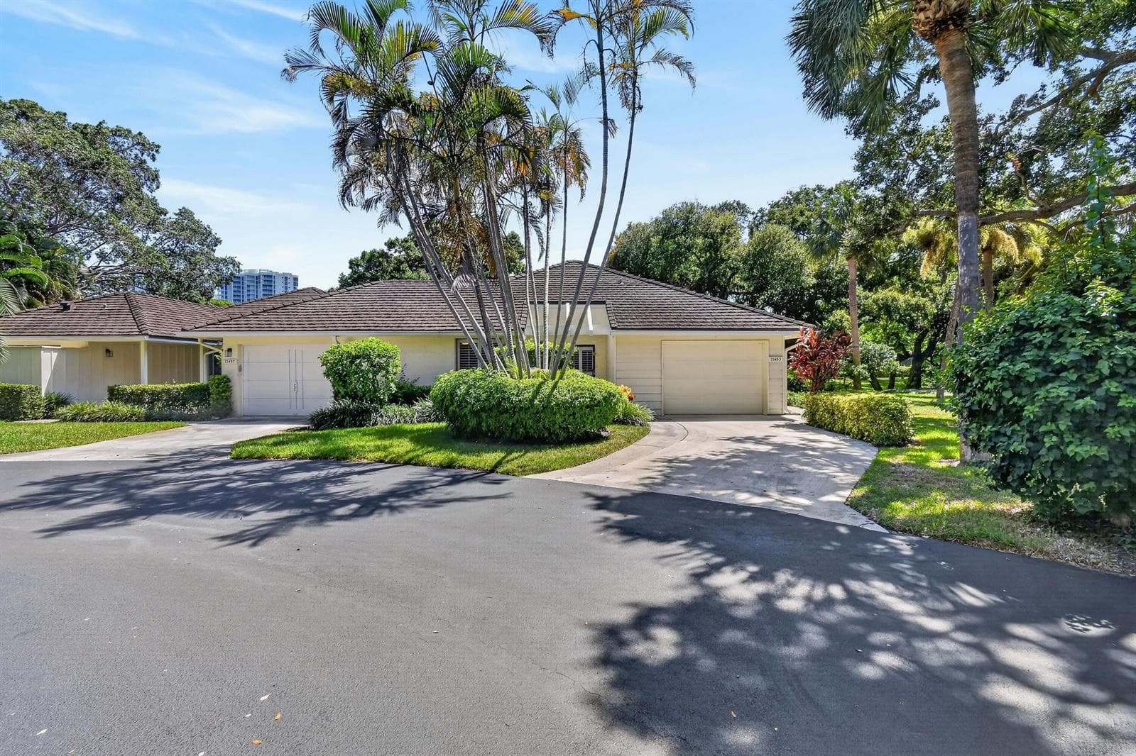 11453 SHADY OAKS Lane photo 2