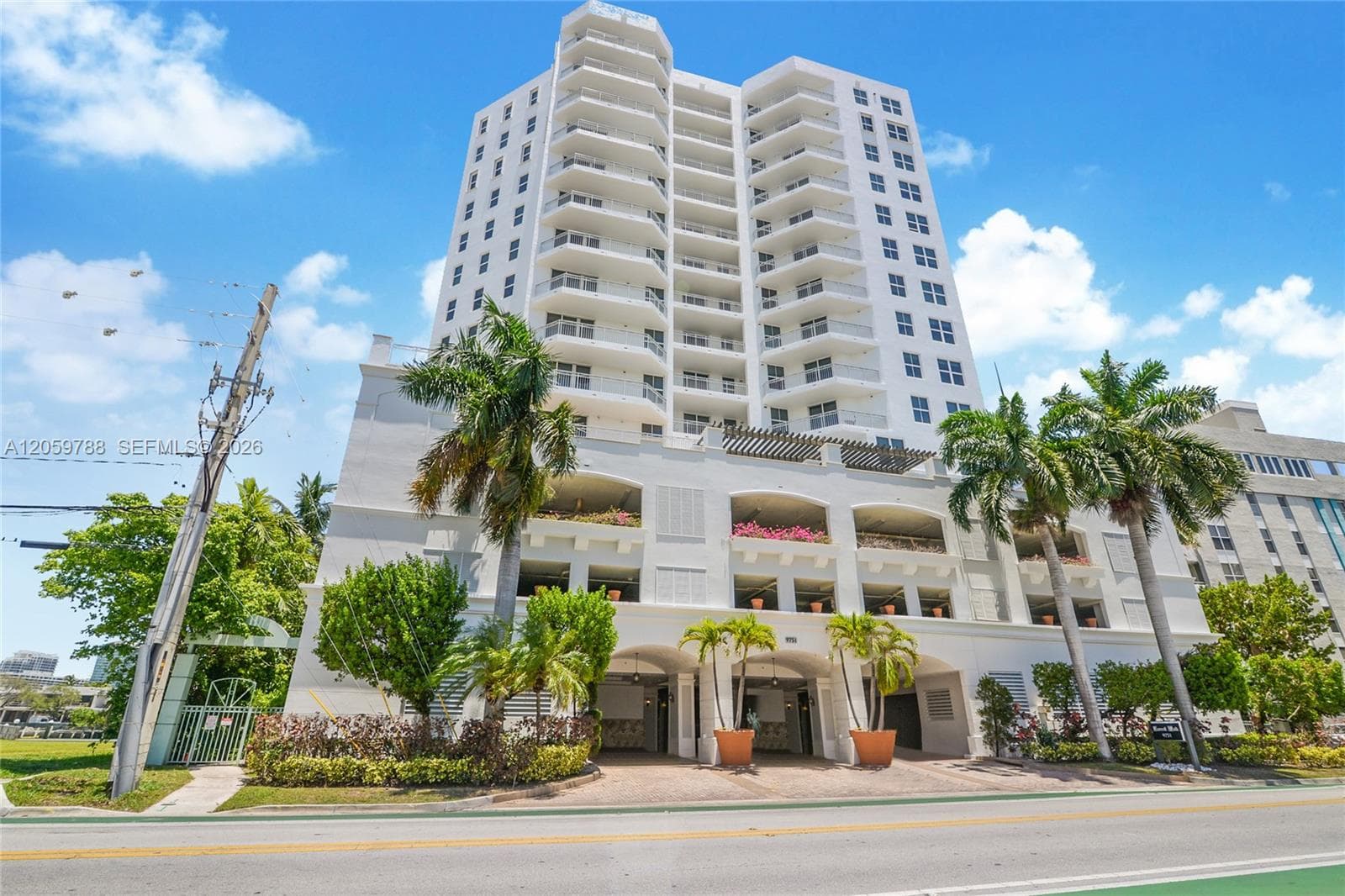 9751 E Bay Harbor Dr 8D photo 2