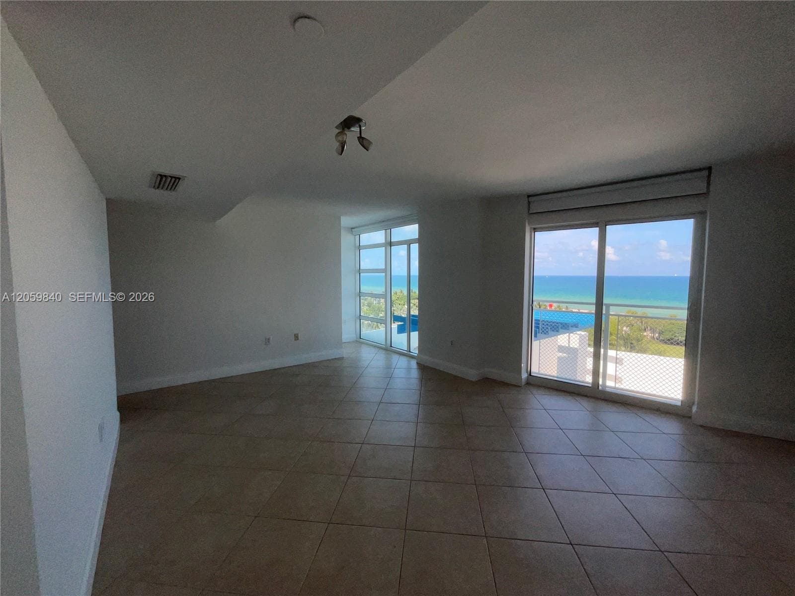 7600 Collins Ave 1008 photo 2