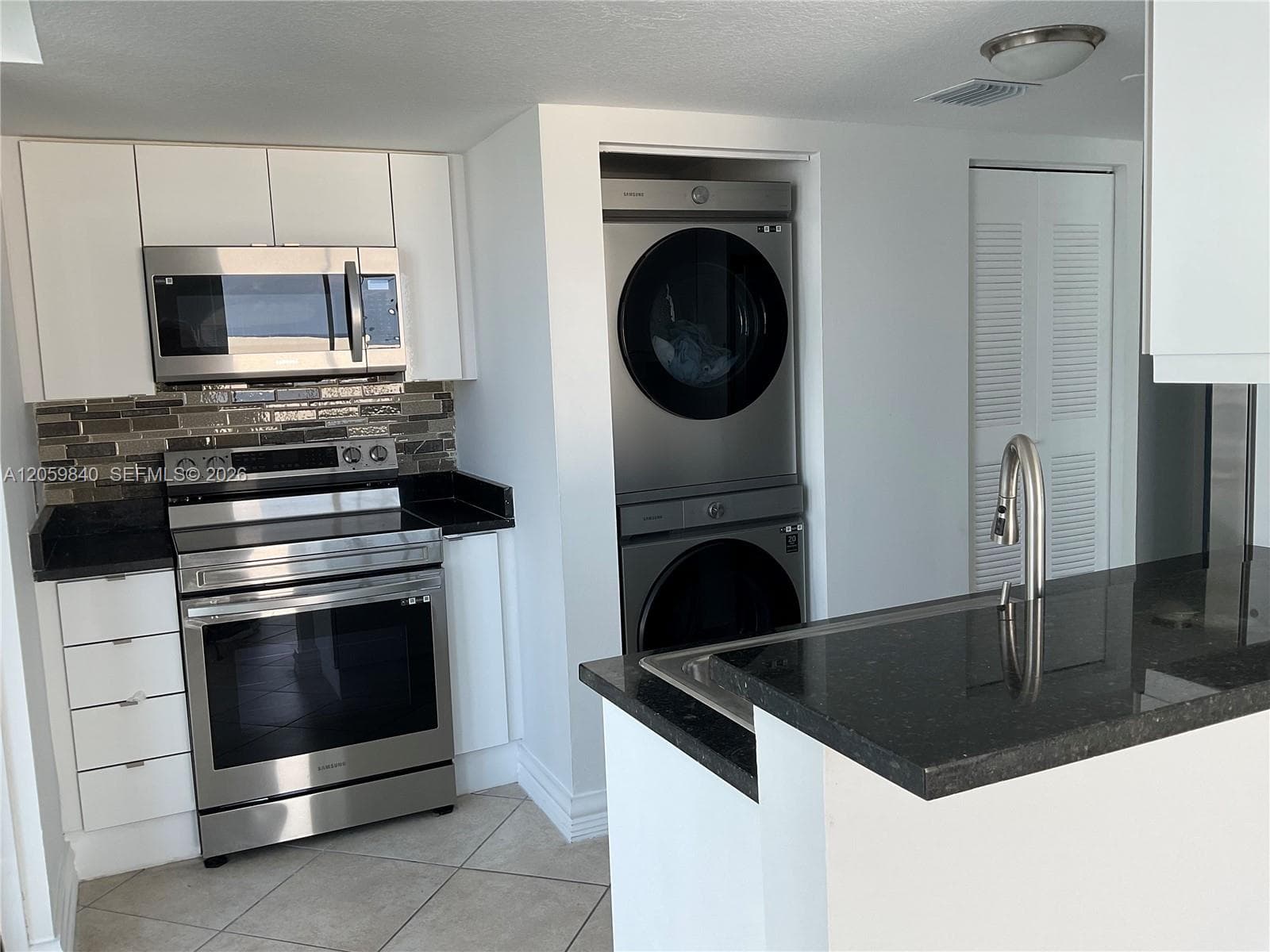 7600 Collins Ave 1008 photo 3
