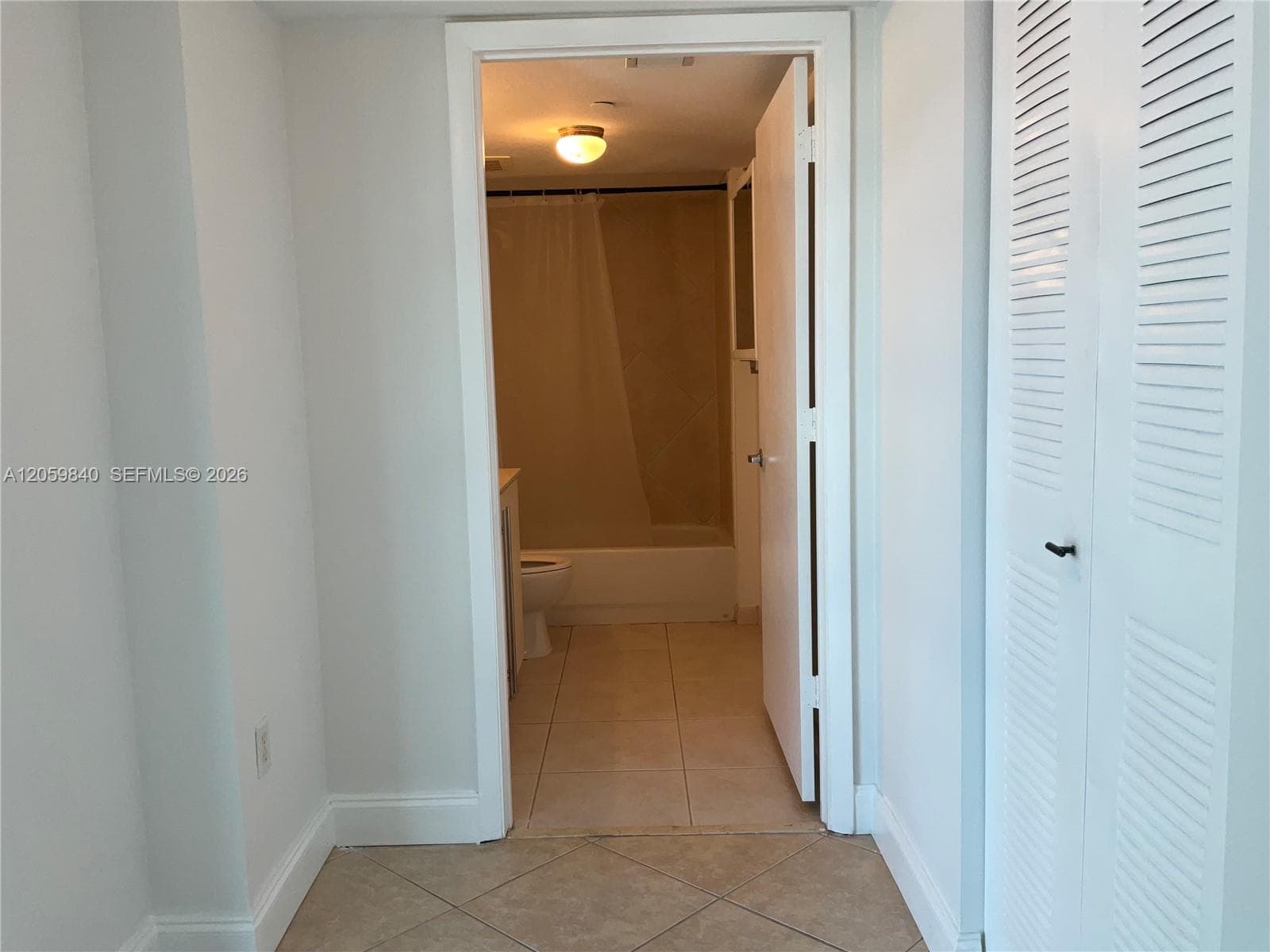 7600 Collins Ave 1008 photo 8