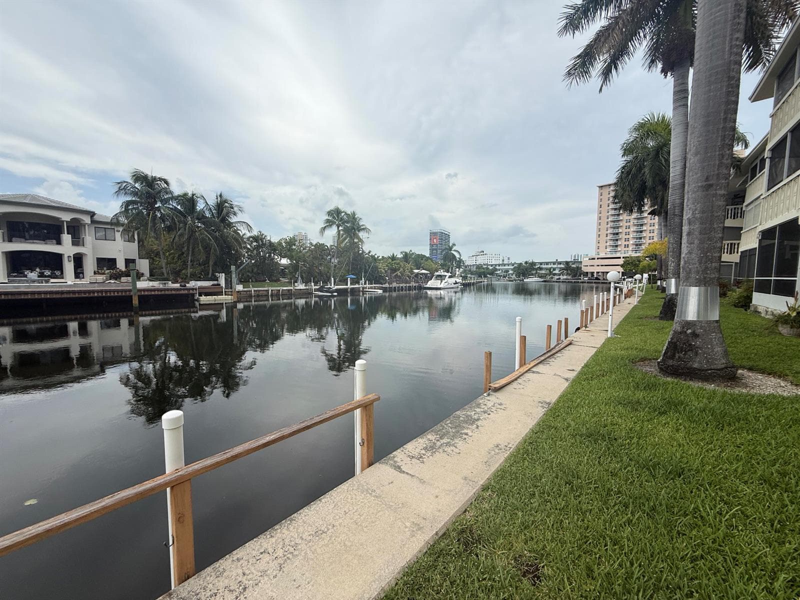 460 Paradise Isle Boulevard 101 photo 3