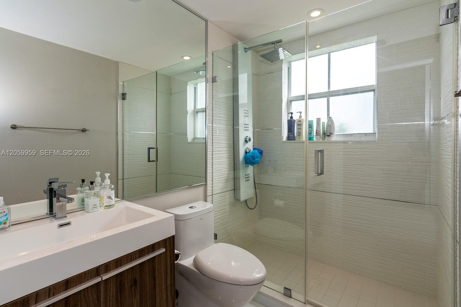 3175 NE 184th St 3104 photo 20