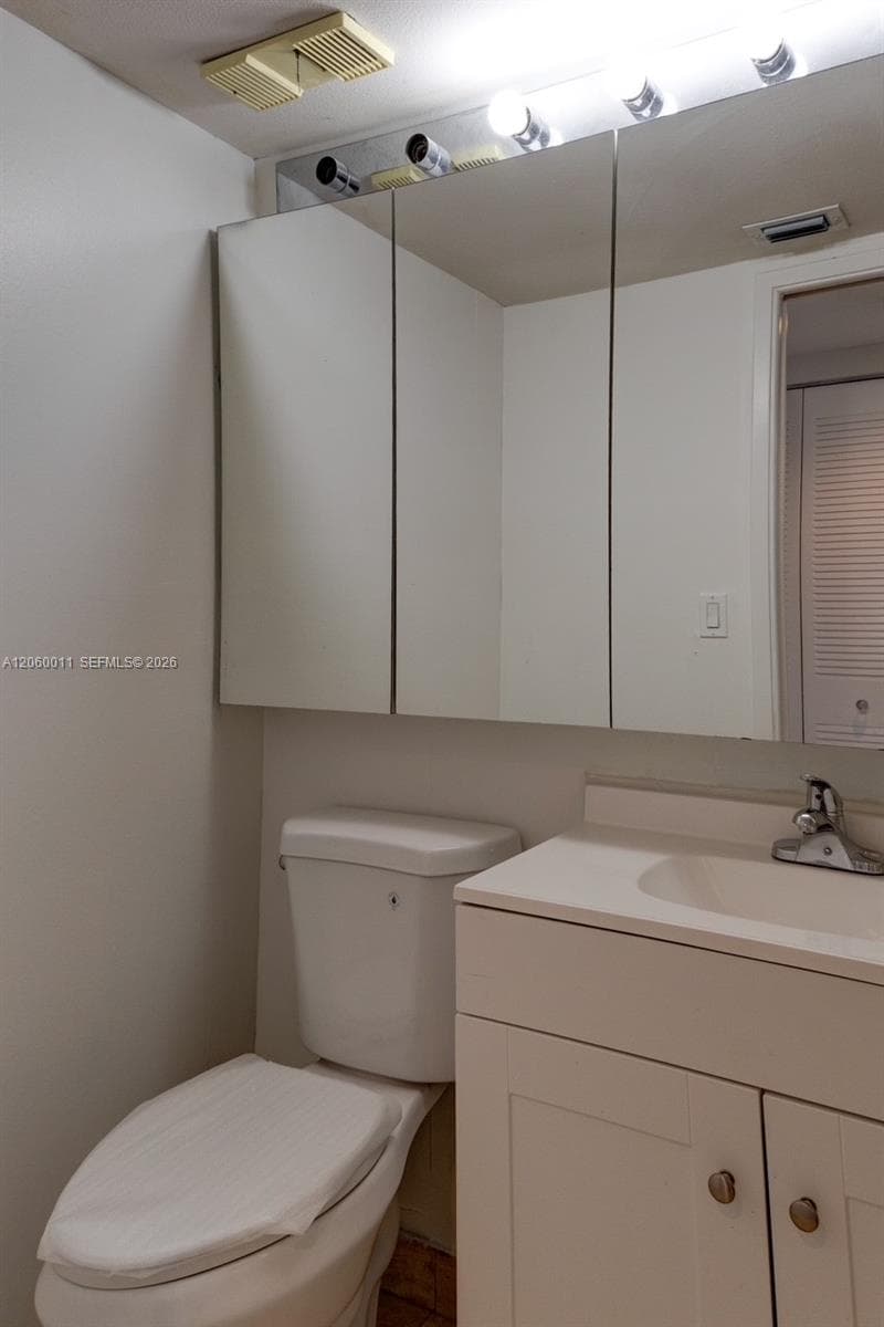 3600 Mystic Pointe Dr 613 photo 13
