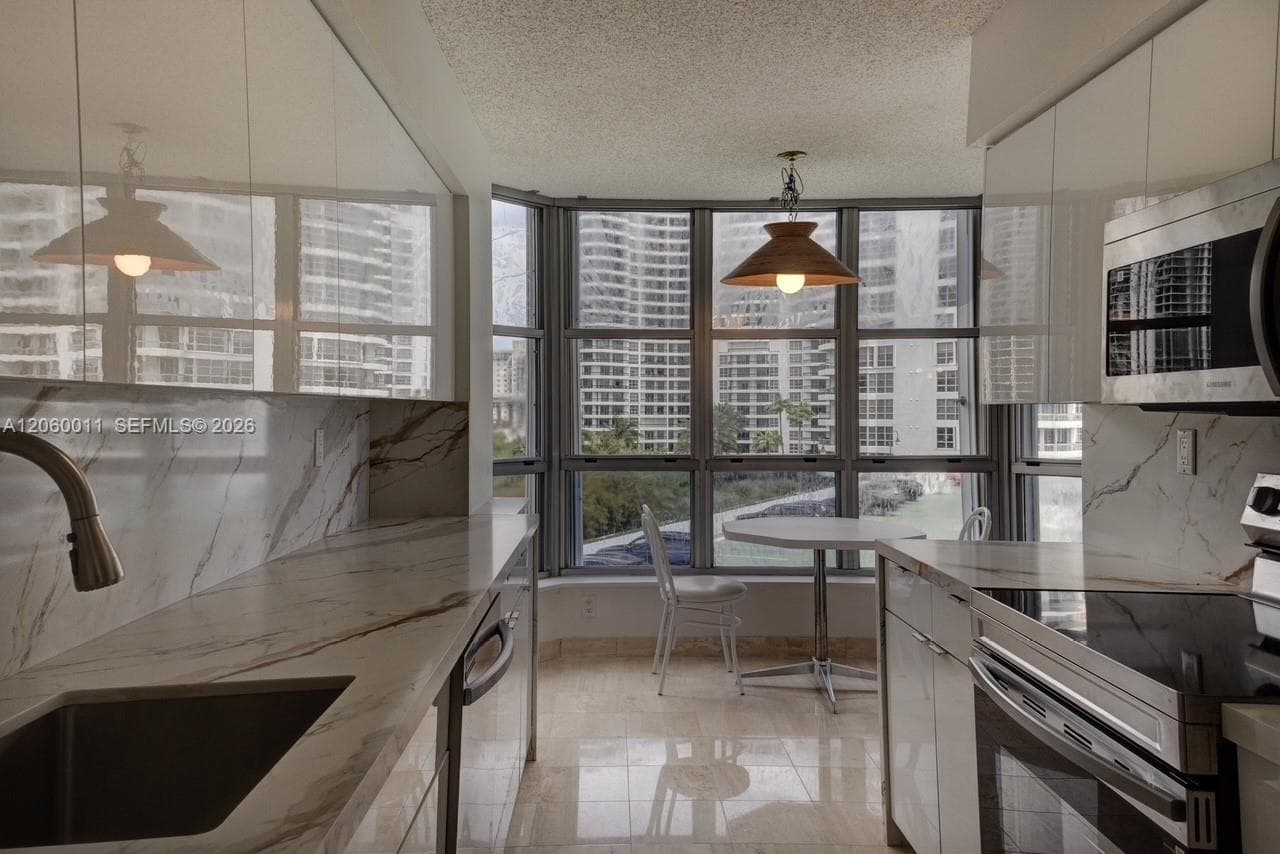3600 Mystic Pointe Dr 613 photo 9