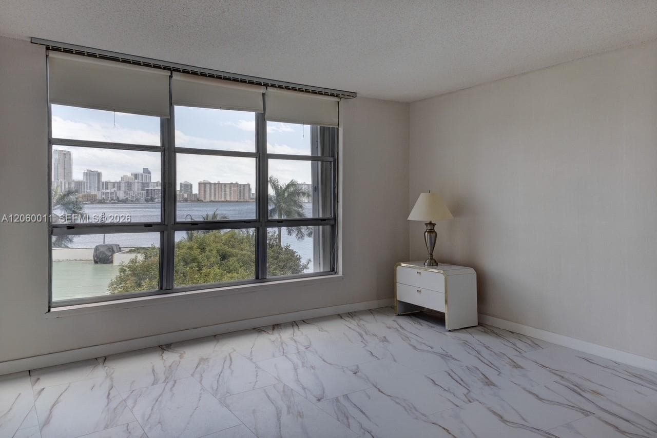 3600 Mystic Pointe Dr 613 photo 10