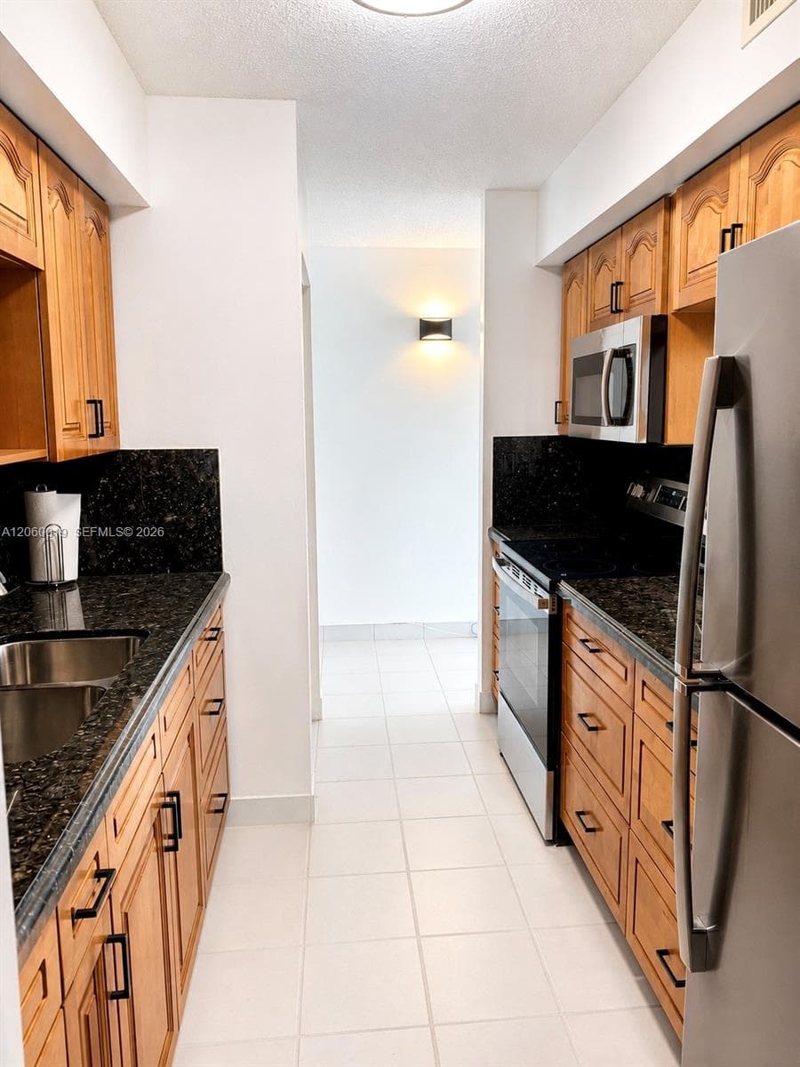 1700 NW N River Dr 106 photo 3