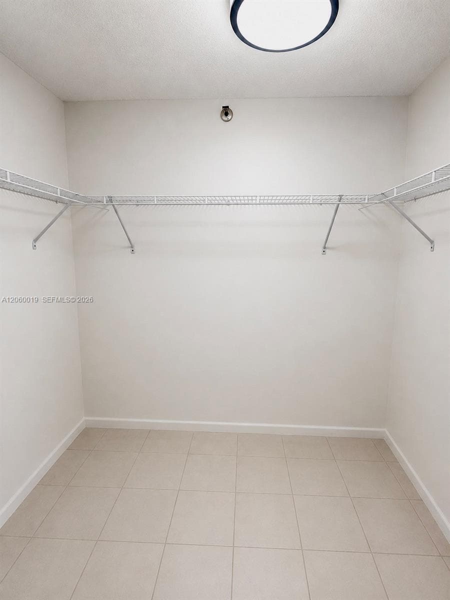 1700 NW N River Dr 106 photo 4
