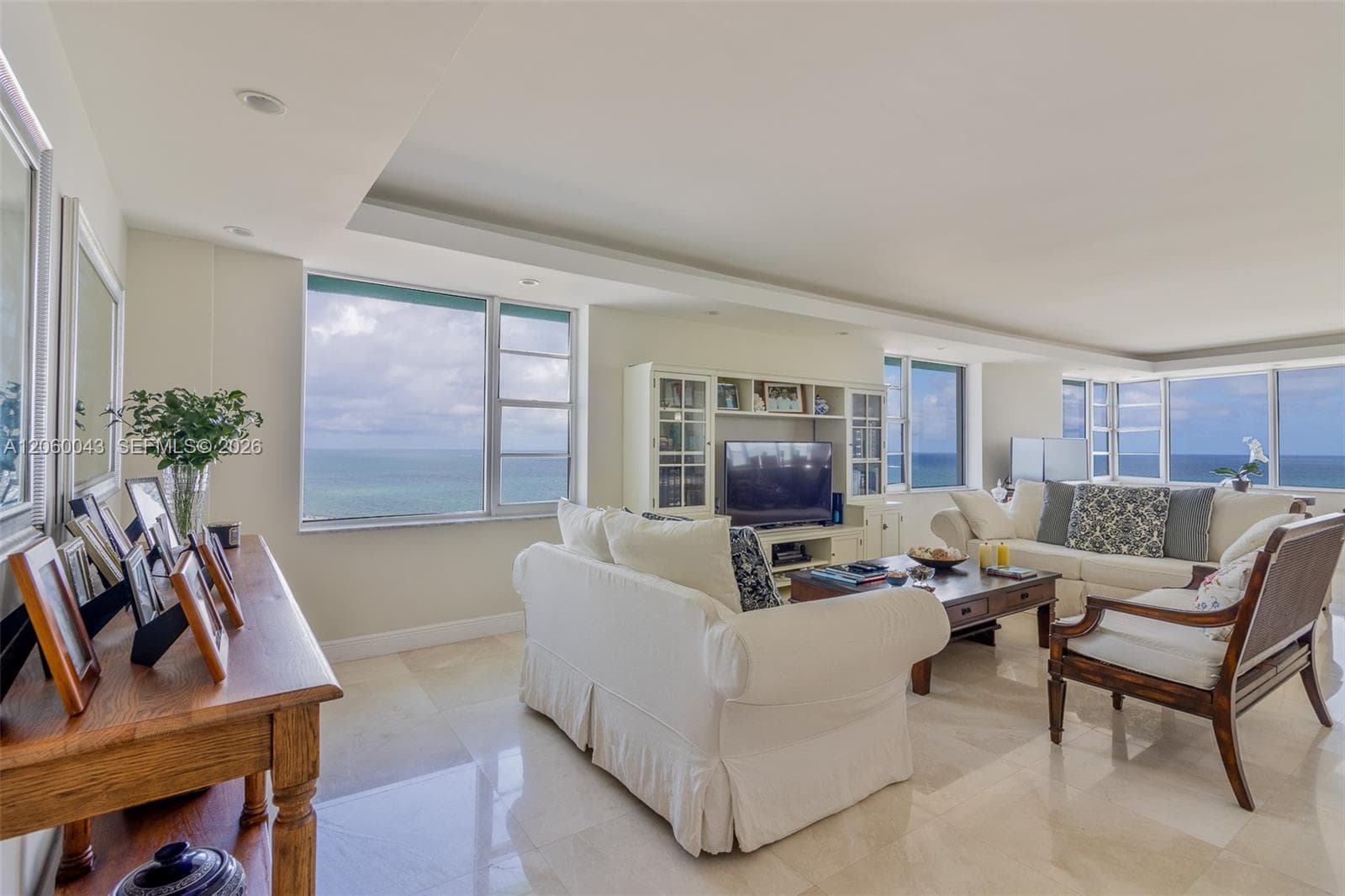 5255 Collins Ave 11E photo 1