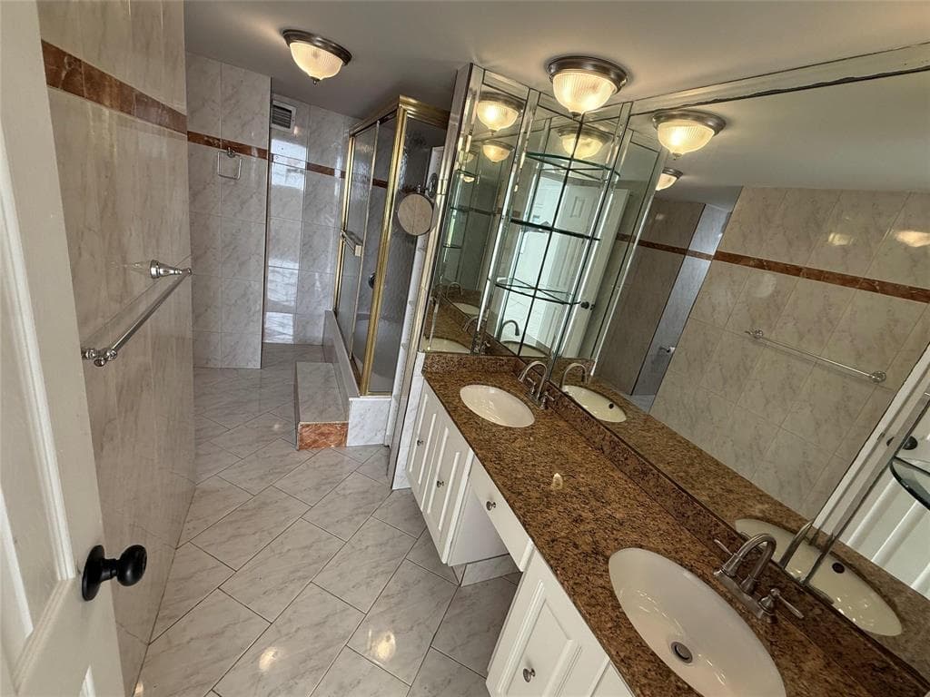 1833 S OCEAN Drive 808 photo 16