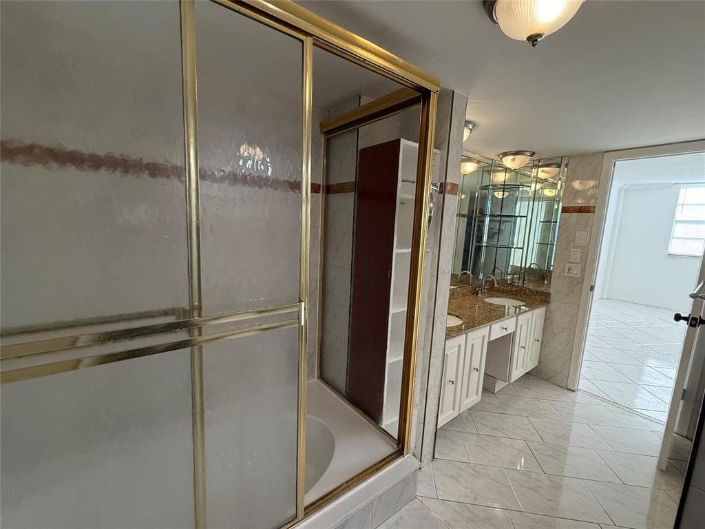 1833 S OCEAN Drive 808 photo 15