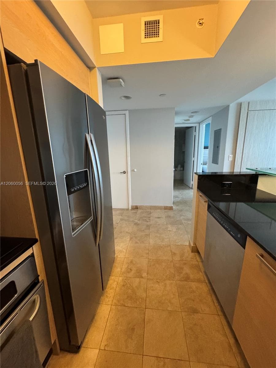 18683 Collins Ave 2006 photo 6