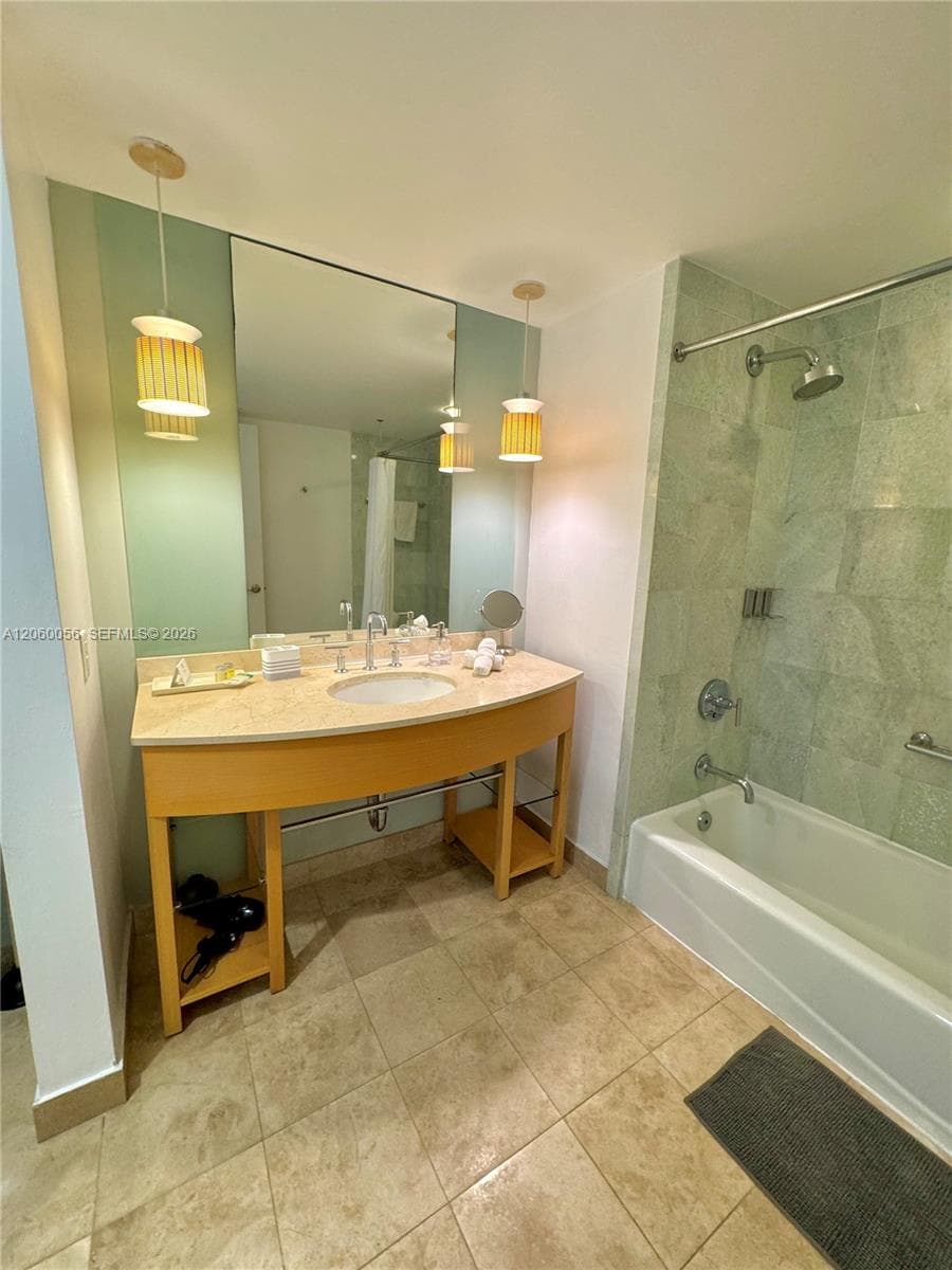 18683 Collins Ave 2006 photo 10