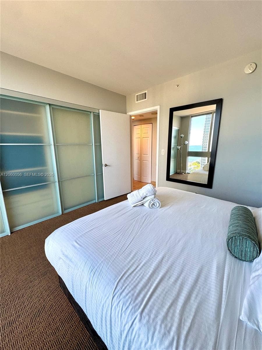 18683 Collins Ave 2006 photo 15