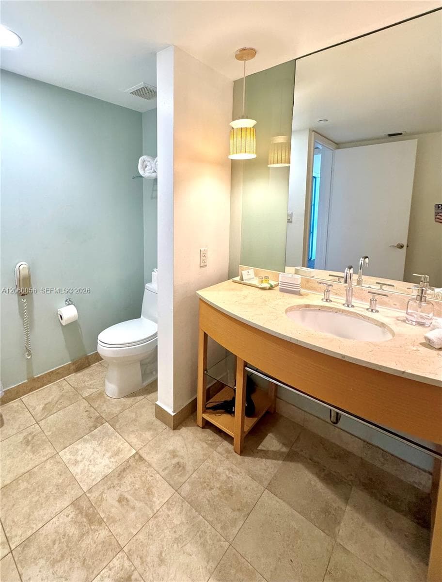 18683 Collins Ave 2006 photo 11