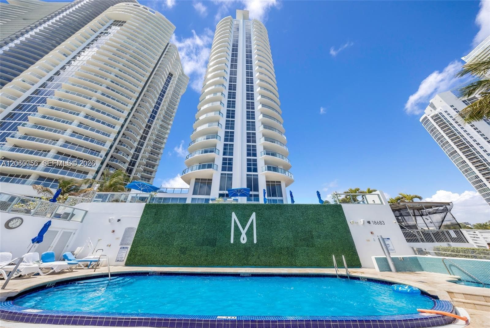 18683 Collins Ave 2006 photo 19