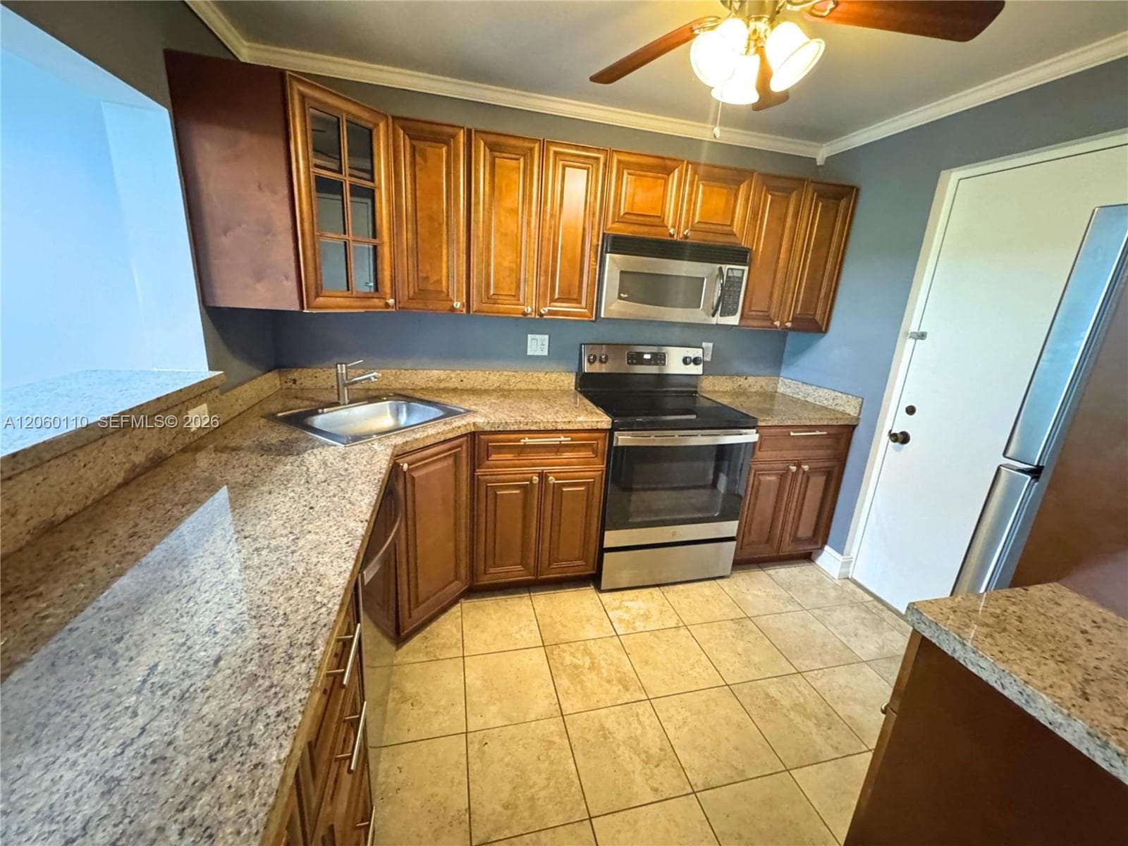 2324 S Cypress Bend Dr 415 photo 3