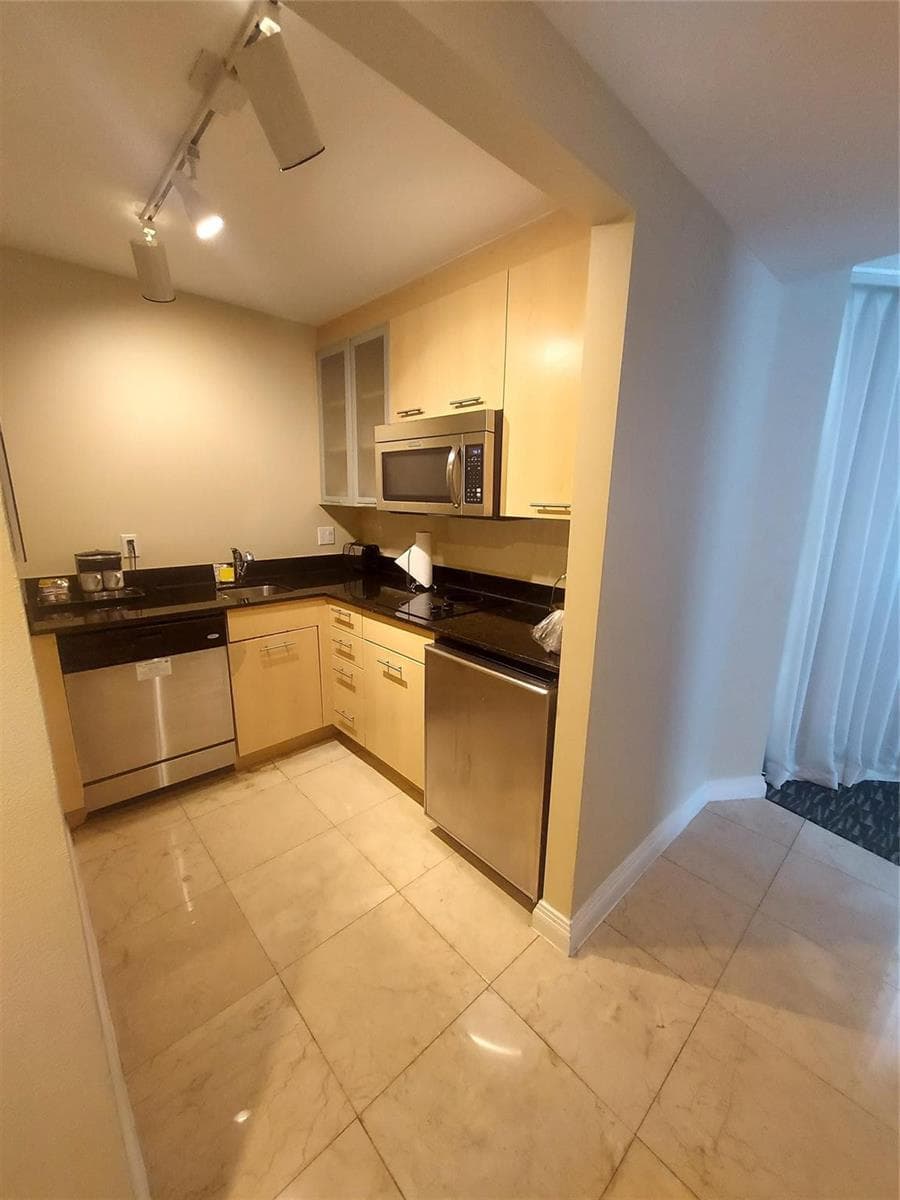 2670 E SUNRISE Boulevard 301 photo 19