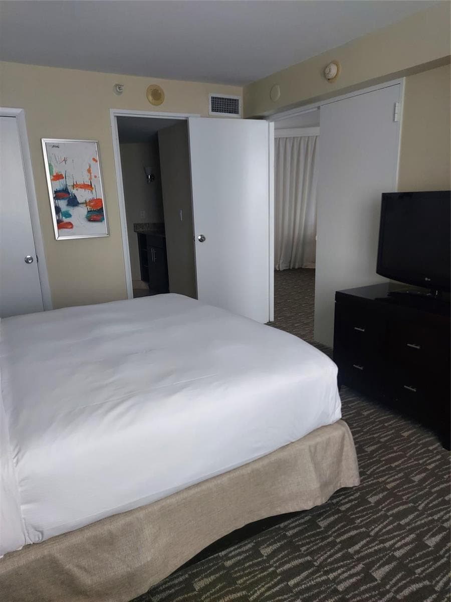 2670 E SUNRISE Boulevard 301 photo 25