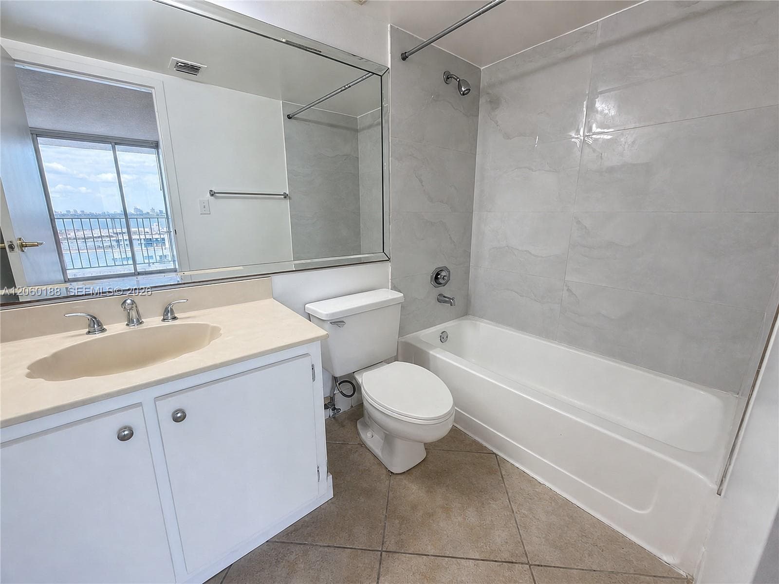 7601 E Treasure Dr 1807 photo 13