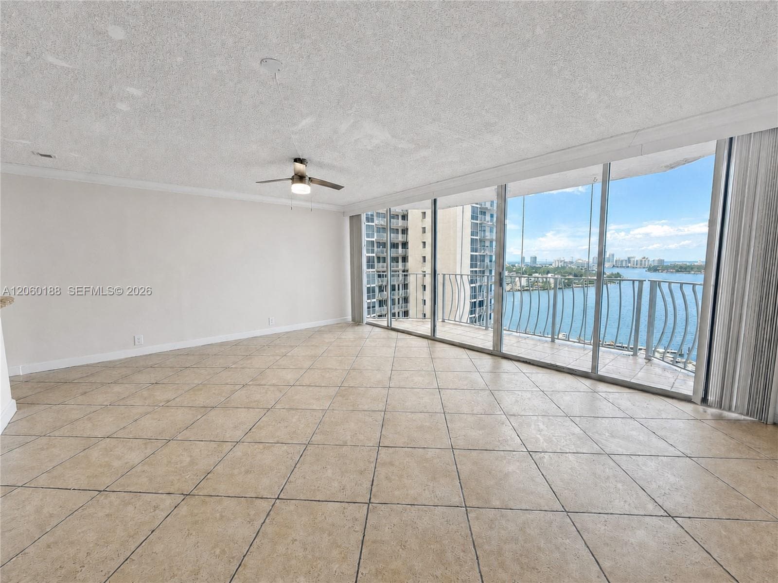 7601 E Treasure Dr 1807 photo 3