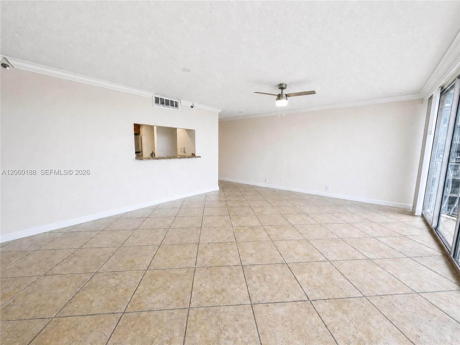 7601 E Treasure Dr 1807 photo 4