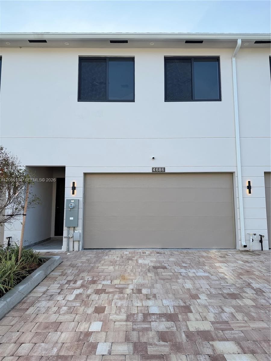 4664 SW 32nd Ave 4664 photo 2