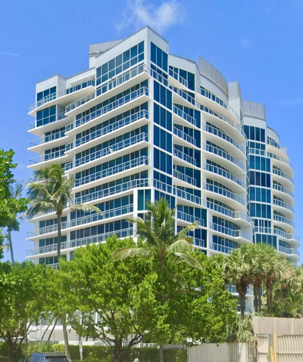 1200 Holiday Dr 705 photo 15
