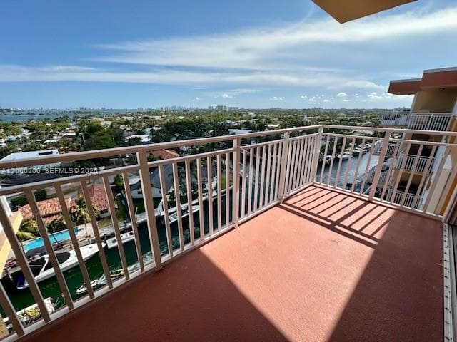 2450 NE 135th St 1005 photo 2