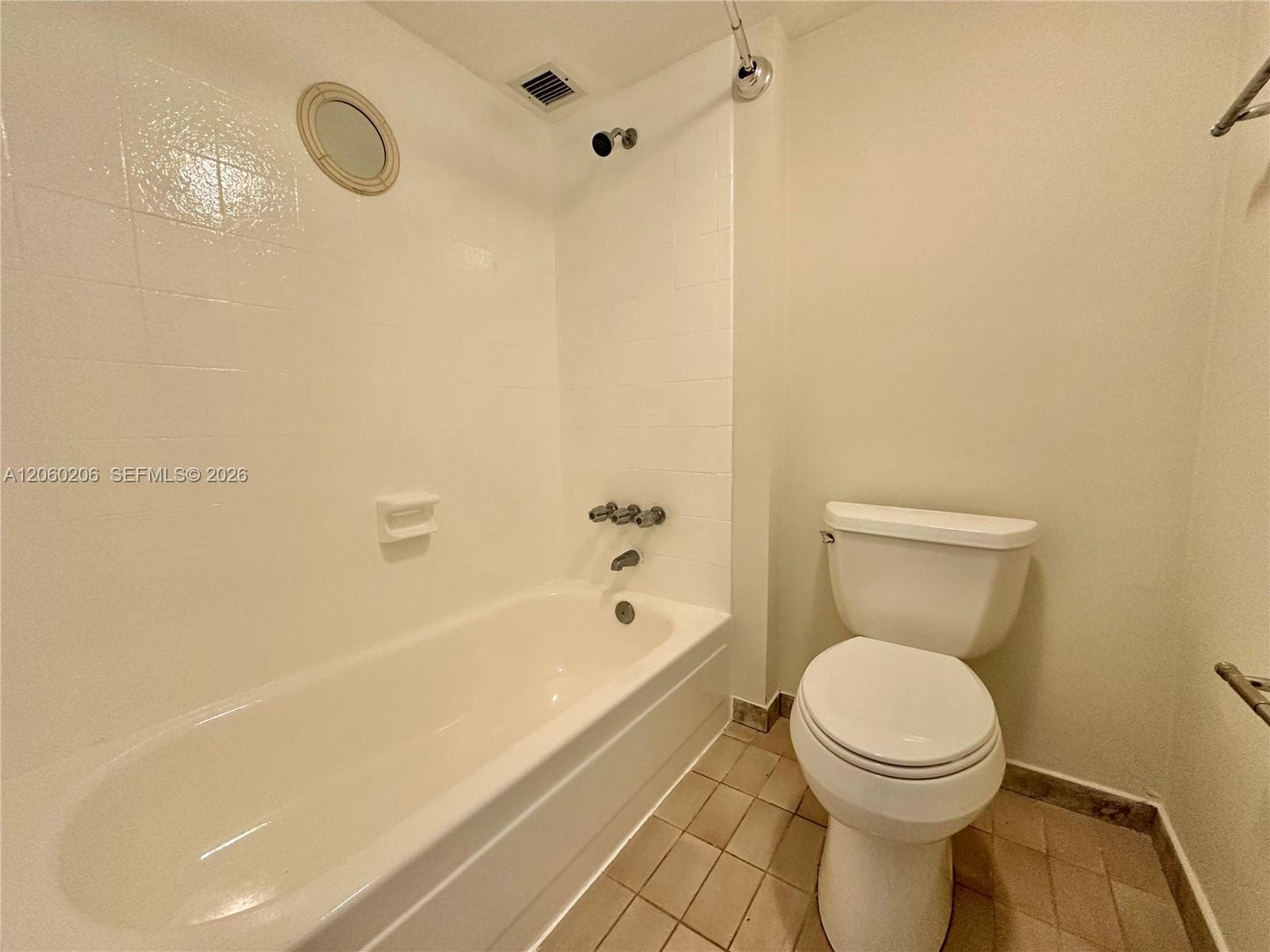 2450 NE 135th St 1005 photo 15