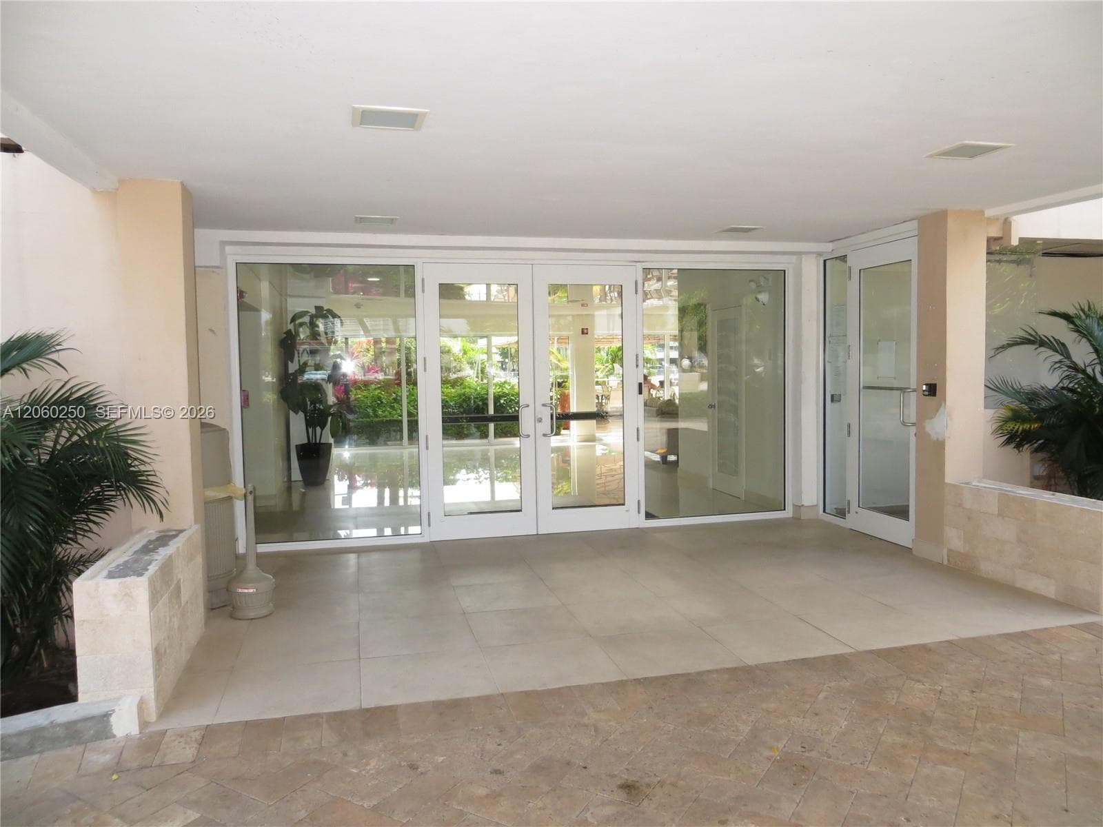 220 Kings Point Dr 606 photo 23
