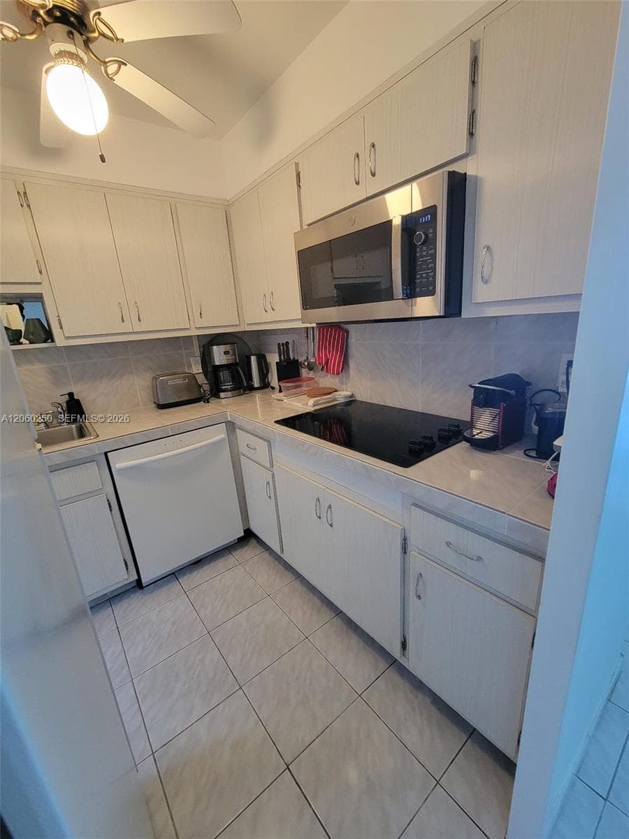 220 Kings Point Dr 606 photo 12