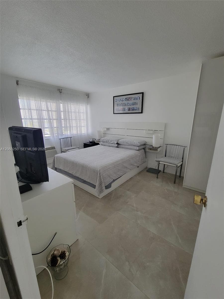 220 Kings Point Dr 606 photo 7