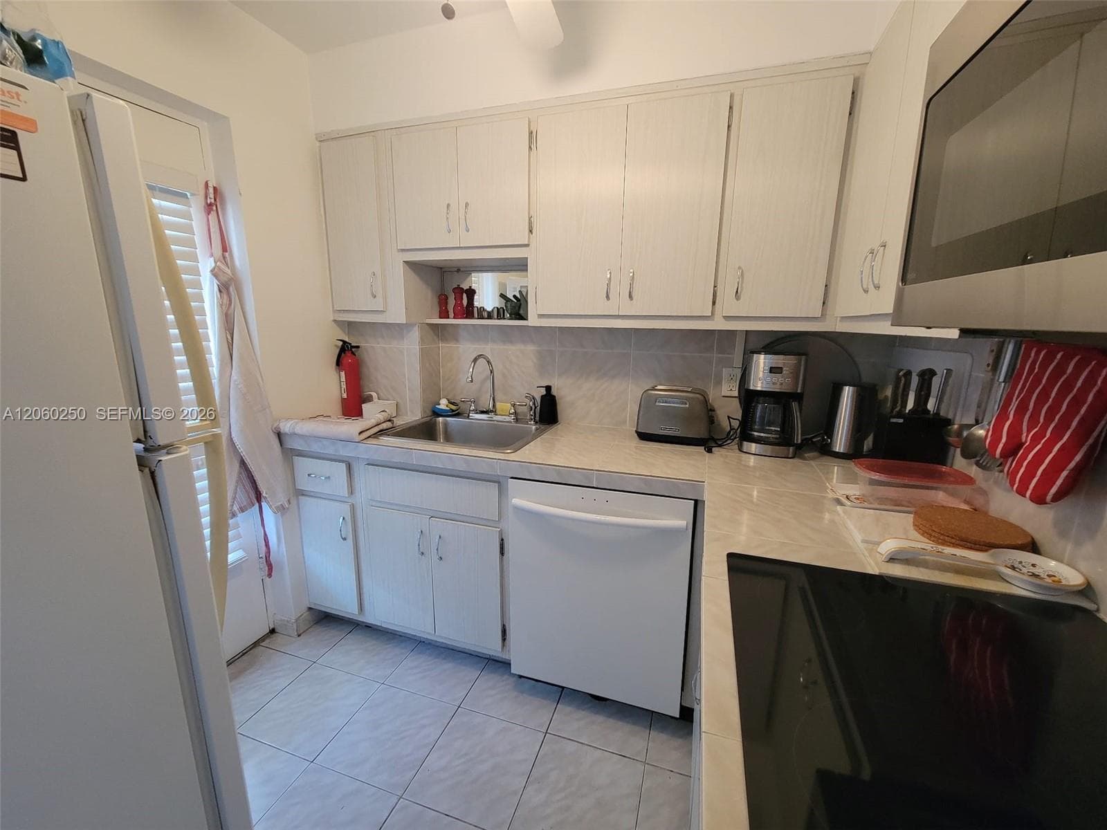 220 Kings Point Dr 606 photo 10