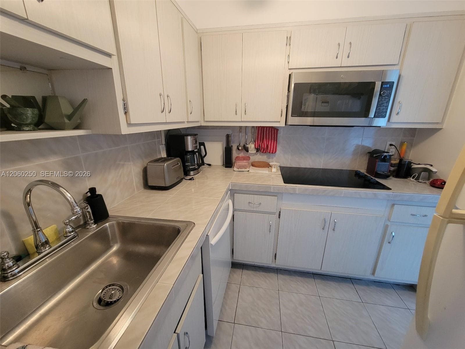220 Kings Point Dr 606 photo 11