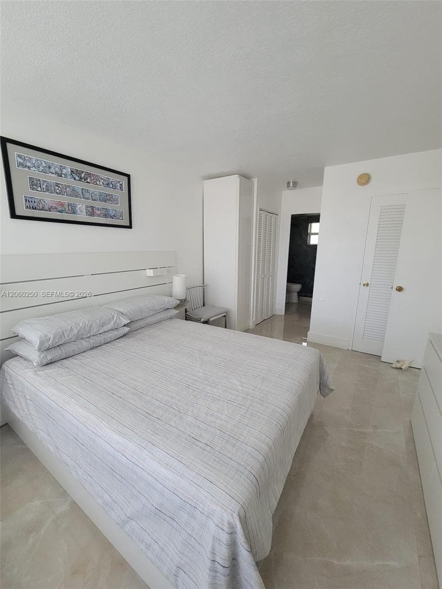 220 Kings Point Dr 606 photo 8