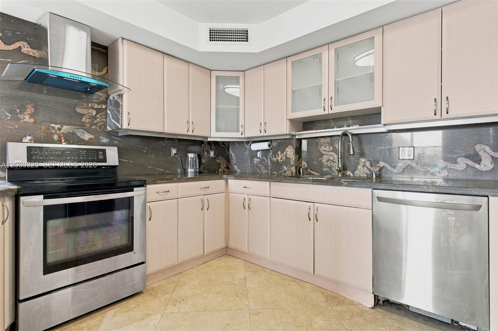 500 Bayview Dr 2121 photo 9