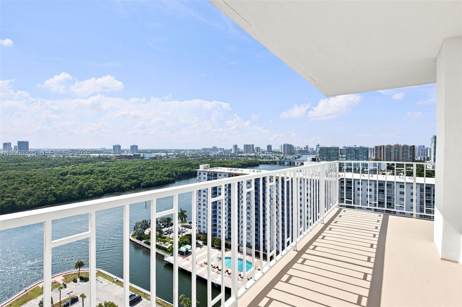 500 Bayview Dr 2121 photo 24